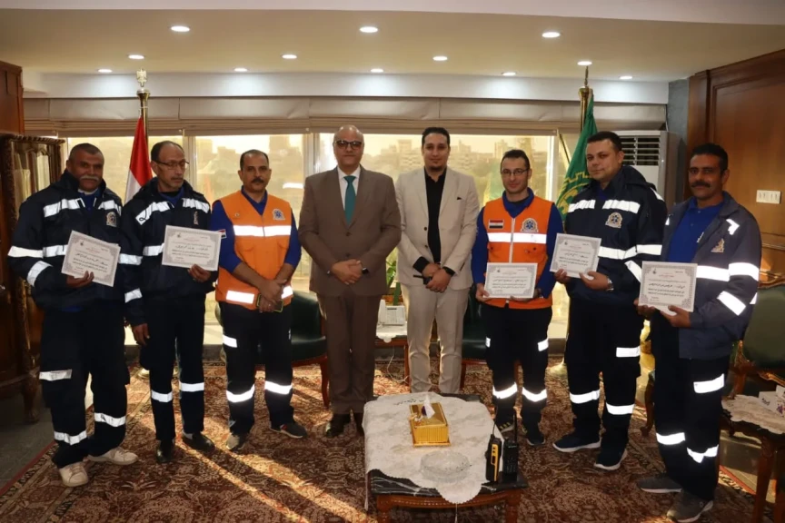 محافظ القليوبية يكرم أطقم إسعاف أعادت مشغولات ذهبية تتخطى مليون جنيه لأصحابها