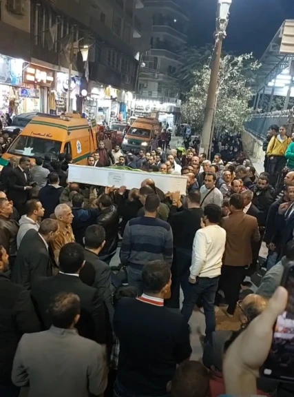 بالصور  جموع غفيرة يودعون قضاة المنيا الأربعة ضحايا حادث الطريق الصحراوي