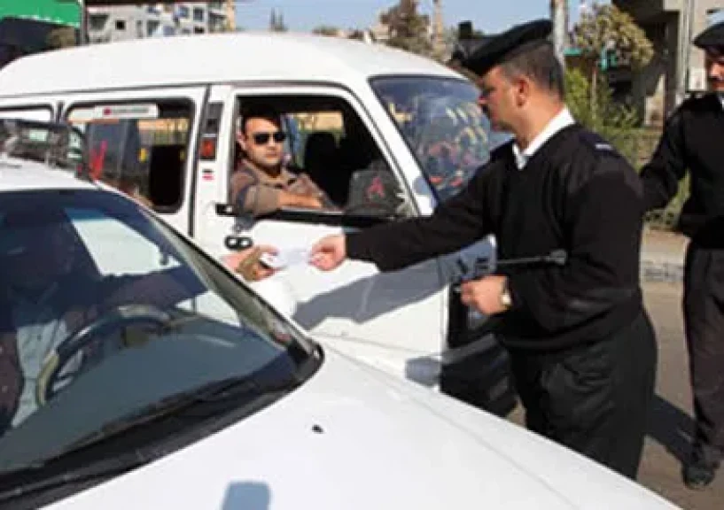 حملة مرورية تستهدف طريق  الأوتوستراد بالقاهرة تسفر عن 508 مخالفة مرورية