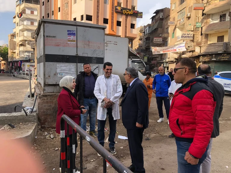 بالصور .. محافظ الدقهلية يقوم بجولة صباحية مفاجئة بحي غرب