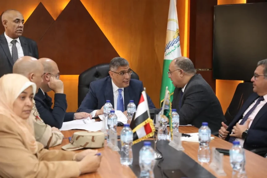 محافظ الجيزة يتابع انطلاق انتخابات مجلس النواب بـ٧ دوائر من داخل مركز السيطرة