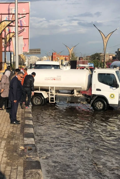 بالصور .. محافظ الدقهلية يتابع رفع تجمعات مياه الأمطار في شوارع المنصورة