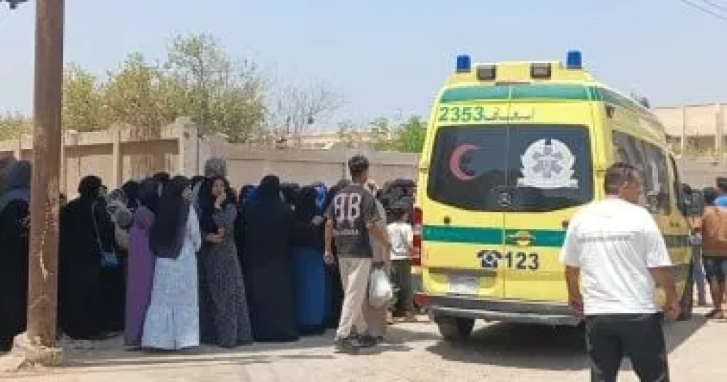 مصرع شخص وإصابة ثلاثة آخرين في انقلاب اتوبيس رحلات بالغربية