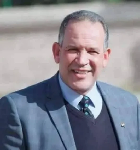 مدير تعليم أسيوط يهنىء الطلاب الفائزين بالمراكز الاولى فى مسابقة اعياد الطفولة فى التربية الموسيقية