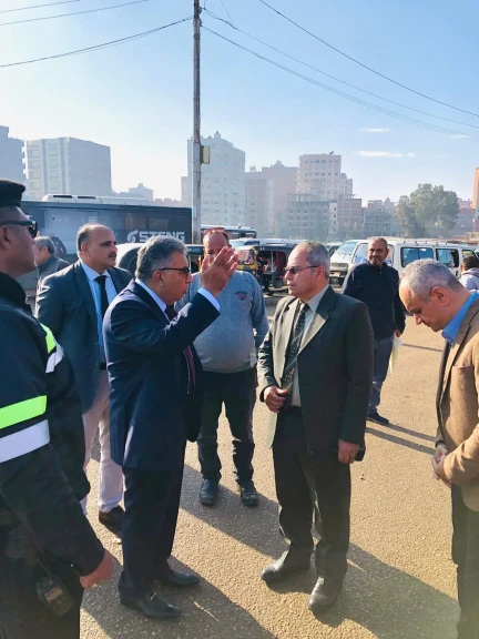 بالصور .. محافظ الدقهلية في جولة صباحية مفاجئة بموقف سيارات جديلة بالمنصورة