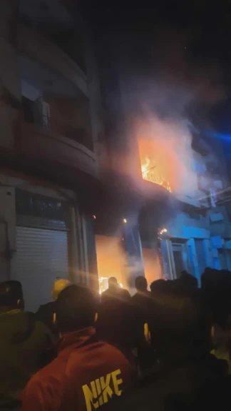 شاهد ..قوات الحماية المدنية بالغربية تخمد نيران حريق مطبعة إثر ماس كهربائي مفاجىء بطنطا ..صور