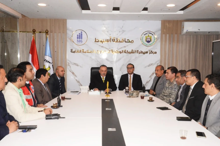 محافظ أسيوط : إغلاق لجان الدوائر الثلاث في موعدها وبدء أعمال الفرز.. والمتابعة لحظة بلحظة من غرفة العمليات المركزية