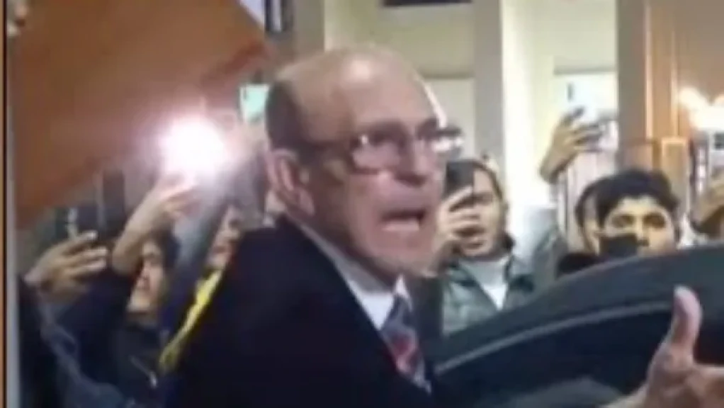 مشفتش إنه بيجرى وراء العربية.. تعليق محمد صبحي عن السائق