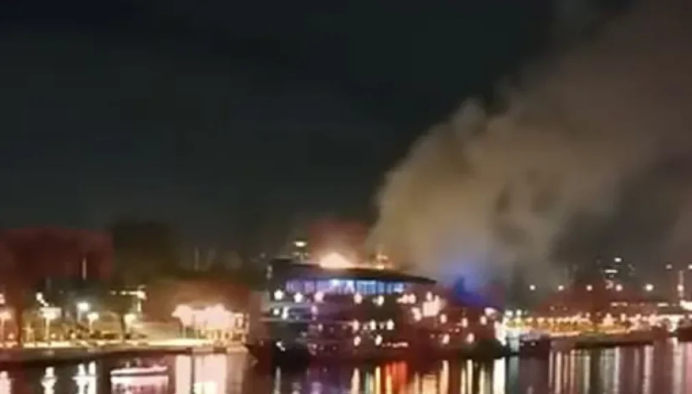 اشتعال مدخنة مركب بلو نيل بقصر النيل