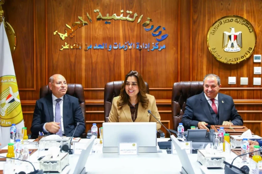 وزيرة التنمية المحلية تناقش مع محافظ القاهرة مقترح تطوير المرحلة الثانية من سوق العتبة .. وتستعرض مع محافظ بورسعيد مقترحات تطوير أسواق الحميدي والتجاري بحضور وفد من برنامج ” الهابيتات