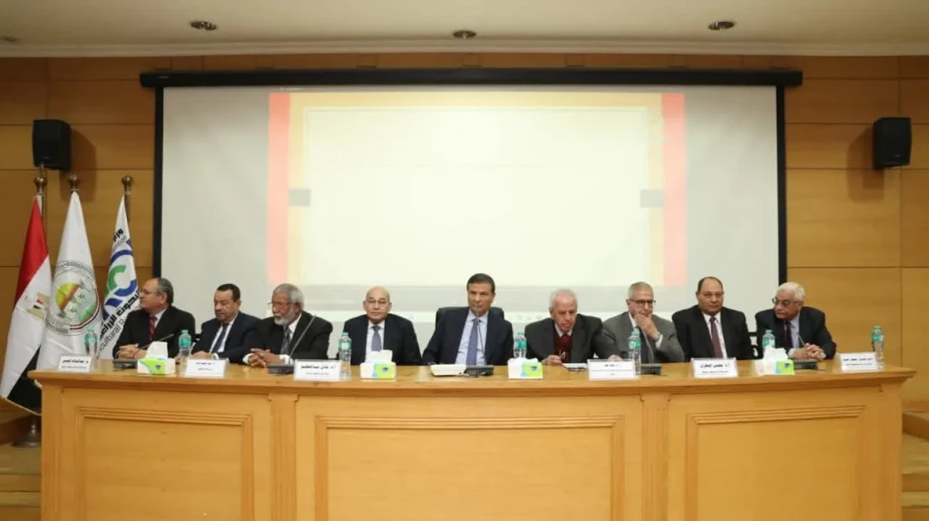 وزير الزراعة يسلم جوائز مركز ”البحوث الزراعية” الثلاثة للفائزين.. ويقرر زيادة قيمتها بنسبة 50%