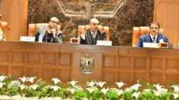 محافظ أسيوط يعلن خلال المجلس...