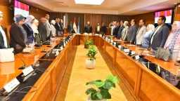 محافظ أسيوط يجتمع المجلس الإقليمي...