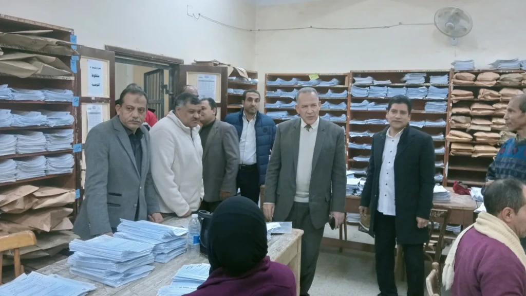 وكيل وزارة التربية والتعليم بأسيوط يتفقد لجنة النظام والمراقبة للشهادة الاعدادية و لجان تقدير درجات مادتى اللغة العربية والرياضيات