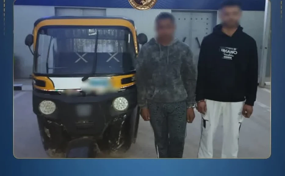 برافو مباحث ثالث مدينة نصر بالقاهرة .. ضبط سائق توك توك وشريكه خلال ساعات لقيامهم بسرقة تاجر يحمل جنسية أجنبية بالإكراه وأصابوه بجرح بالرأس