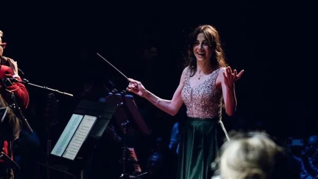 أمل قرمازي تبدع فى قيادة  أوركسترا «مزيكا» في جولة عالمية تنطلق من جنيف