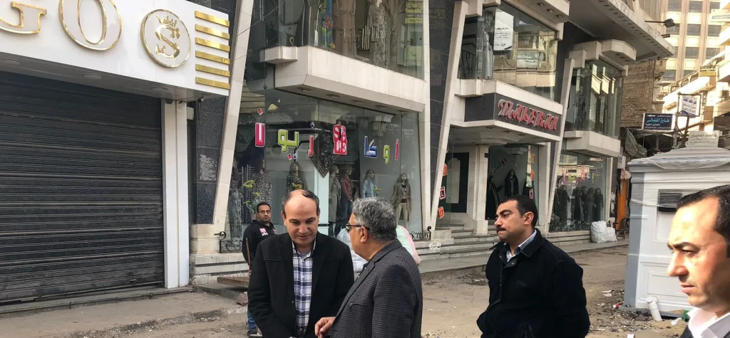 محافظ الدقهلية في جولة صباحية بشوارع وميادين حي غرب المنصورة لمتابعة الحالة العامة للنظافة والإشغالات