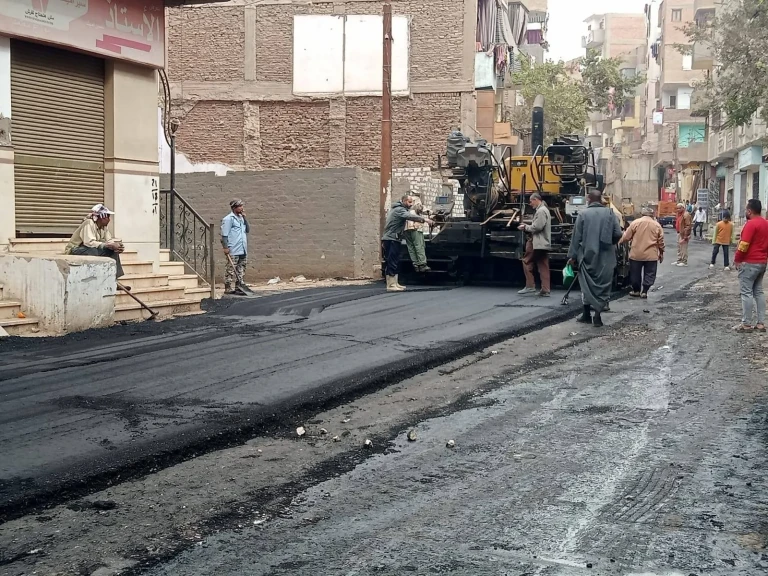 محافظ أسيوط : رصف شارع مدرسة الثورة ومنطقة منشية الأمراء بحي غرب بطول 1.5 كم