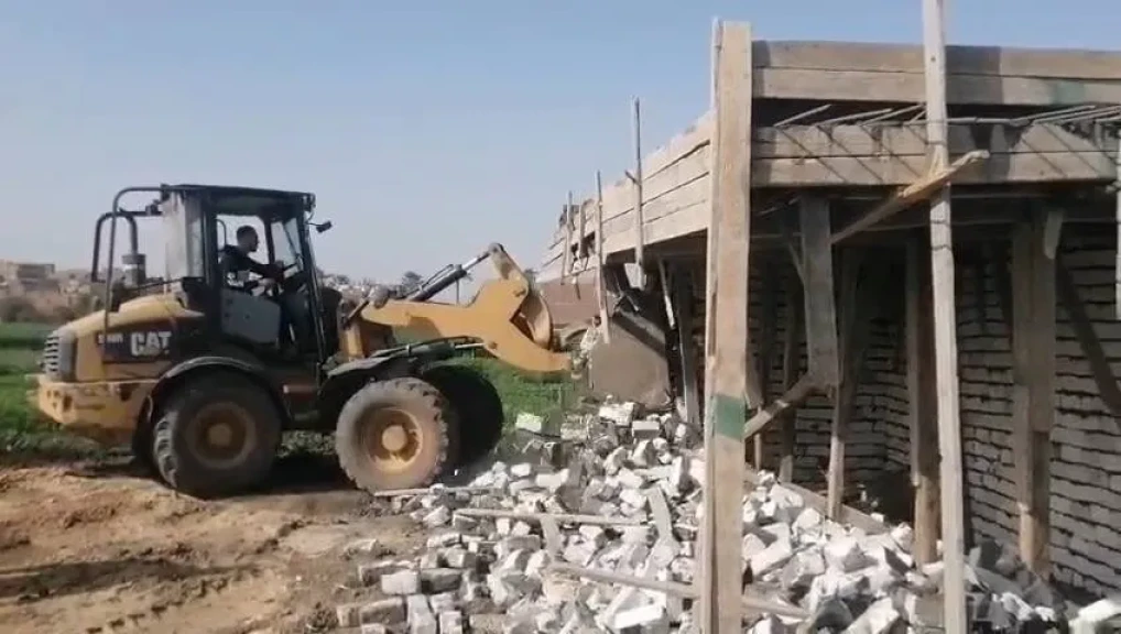 محافظ أسيوط : إزالة 23 حالة تعدي واسترداد 11 فدانًا و689 متر مباني ضمن الموجة 28 للازالات