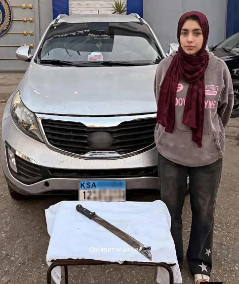 بسبب خلافات الحضانة.. كوافيرة تهاجم سائق توك توك بساطور في شبين الكوم والأمن يتدخل