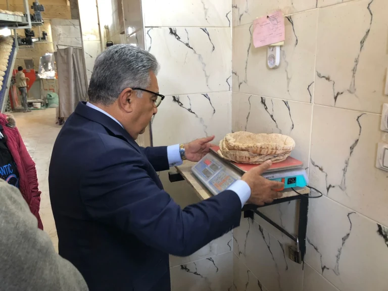 شاهد بالصور .. جولة محافظ الدقهلية المفاجئة على مخبز المحافظة وعدد من المخابز بنطاق مدينة المنصورة