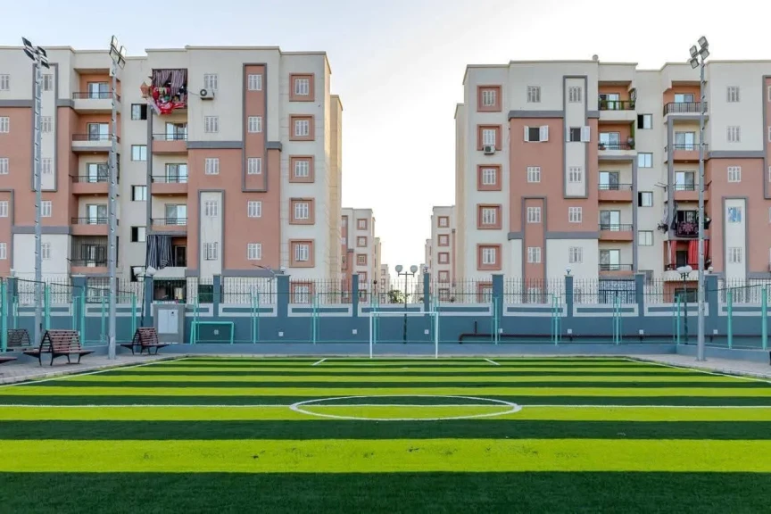 وزيرة الإسكان تتابع موقف المشروعات الخدمية والسكنية وترفيق الأراضي المضافة بمدينة العبور الجديدة