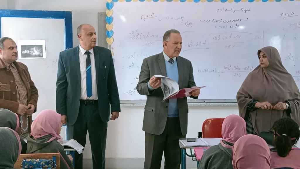 مدير تعليم أسيوط يتابع الانضباط المدرسى ب 4 مدارس بديروط ويؤكد على أهمية مادة البرمجة والذكاء الاصطناعى