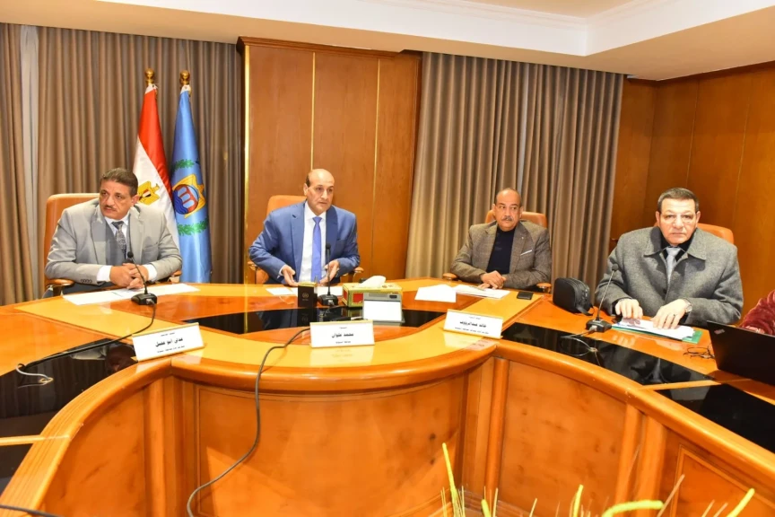 محافظ أسيوط يتابع مستجدات تنفيذ المشروعات المتبقية بالمرحلة الأولى من ”حياة كريمة”