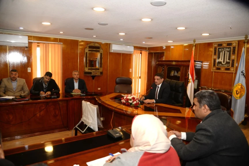 محافظ أسيوط: متابعة دورية ومراجعة شاملة للأراضي المستردة لمنع عودة التعديات .. والسكرتير العام يعقد اجتماعاً للمتابعة