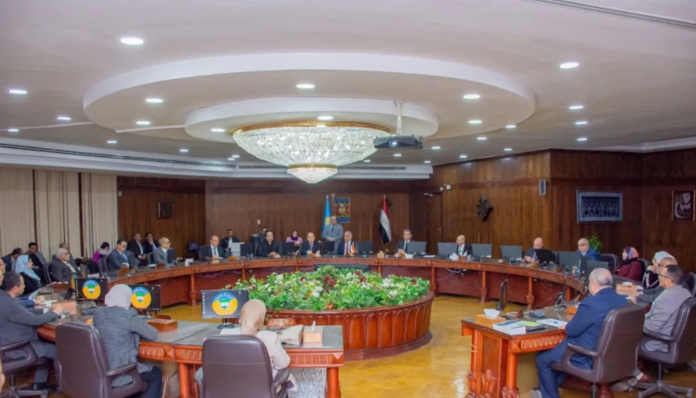 ترقية 11 أستاذاً و7 أساتذة مساعدين بهيئة التدريس بجامعة طنطا