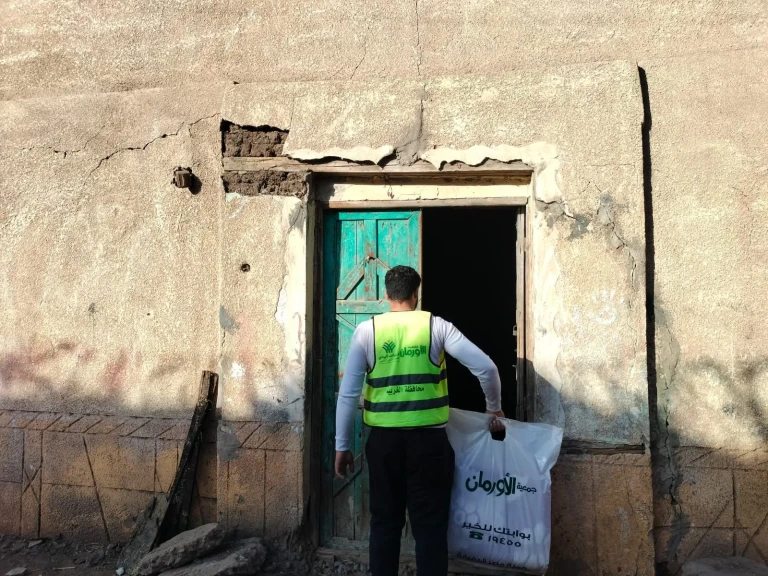 تضامن الغربية:توزيع جمعية الاورمان 880 بطانية على أسر أولى بالرعاية