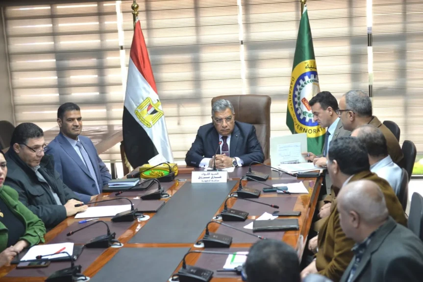 ضمن مبادرة ”حياة كريمة”.. محافظ الدقهلية يتابع القوافل البيطرية المجانية بقرية تلبانة