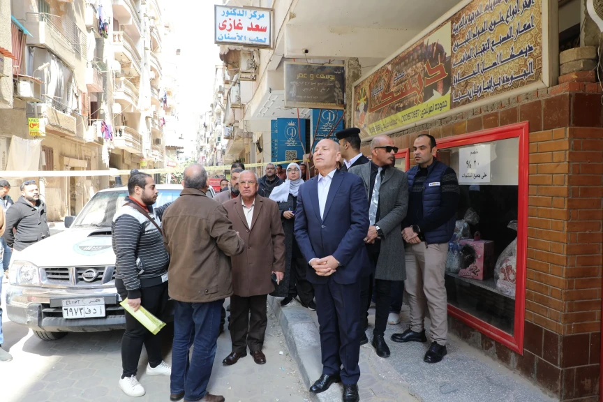 محافظ القاهرة يتابع بدء أعمال إزالة ٨ أدوار مخالفة مقامة بدون ترخيص بالعقار ١٤ شارع العقاد بمنطقة الزيتون القبلية