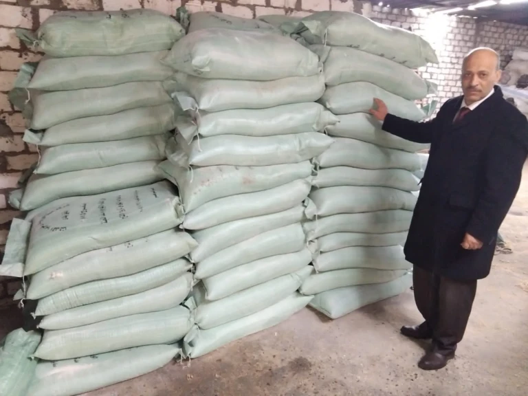 ضبط 66 شيكاره دقيق بلدي و 571 علبة سجائر مهربة جمركيا قبل بيعه السوق السوداء بالغربية