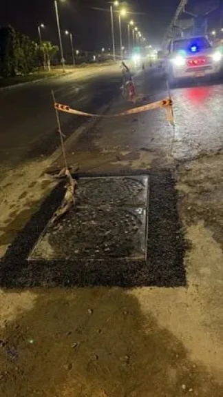 الداخلية تستجيب لأستغاثة مواطنين وتنسق مع الجهات المعنية لإصلاح بالوعة صرف صحى بدون غطاء فى منتصف الطريق بمنطقة التجمع الخامس