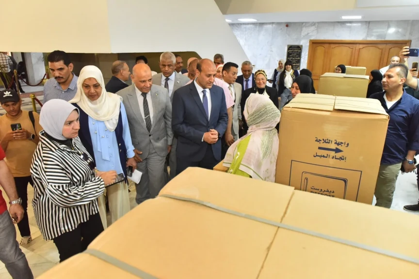 محافظ أسيوط يسلم 20 جهاز عروسة للفتيات الأكثر احتياجًا ضمن احتفالات العيد القومي