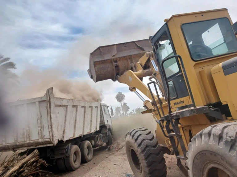 محافظ أسيوط : رفع أكثر من 1200 طن مخلفات وتراكمات من طريق بني زيد - فزارة بالقوصية