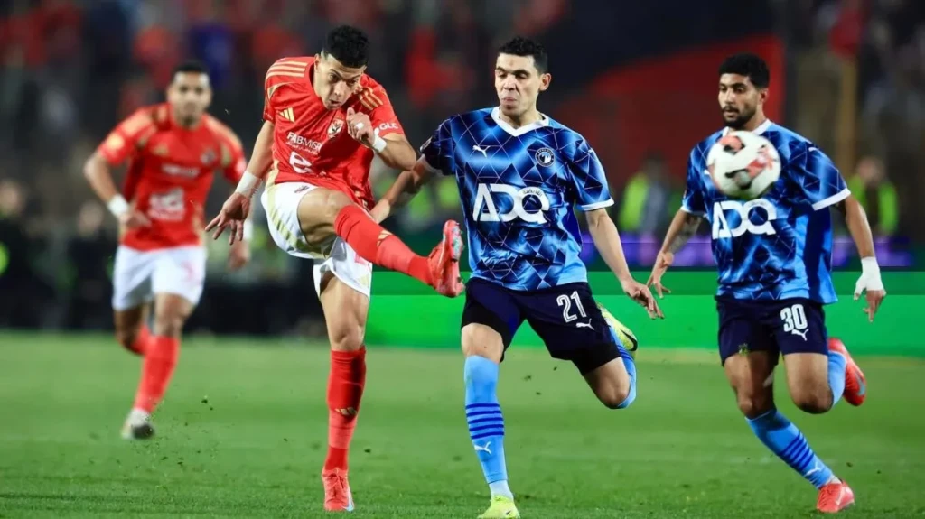 القنوات الناقلة لمباراة الأهلي وبيراميدز في الدوري الممتاز