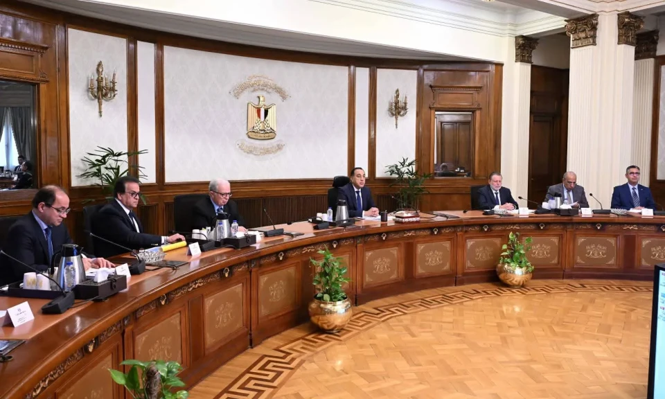 رئاسة الوزراء .. إيقاف العمل بقرار غلق المحال العامة والمراكز التجارية والمطاعم فى تمام الساعة 11م والعودة إلى المواعيد الطبيعية المعمول بها سابقاً