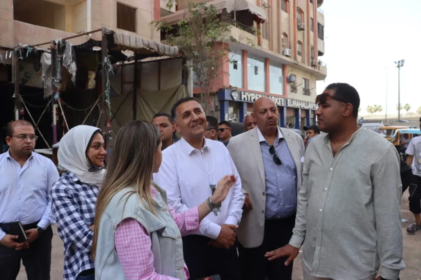 محافظ القليوبية يلتقي أصحاب محلات بيع البلاستيك بمنطقة مسطرد لبحث تقنين أوضاعهم