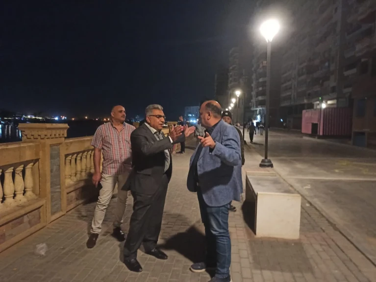 محافظ الدقهلية يتفقد أعمال تعزيز الخدمات وإنشاء غرفة عمليات بممشى المنصورة